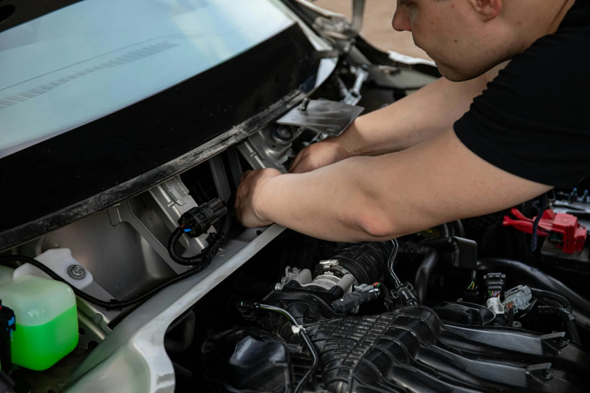 Mechanik samochodowy — nasz zespół przy pracy