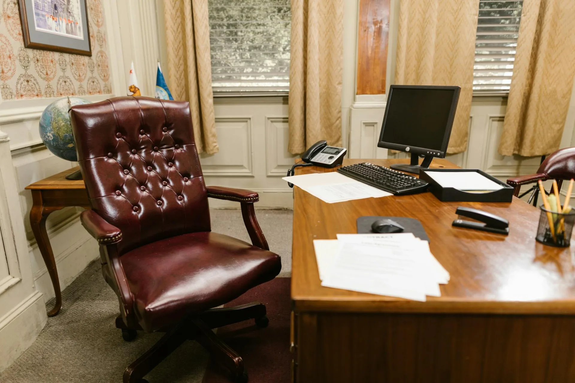Strona internetowa dla kancelarii prawnej — co musi mieć, co wolno, jak zrobić ją samemu